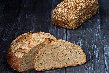 backaldrin, Urkornkonzentrat, Brot, angeschnitten